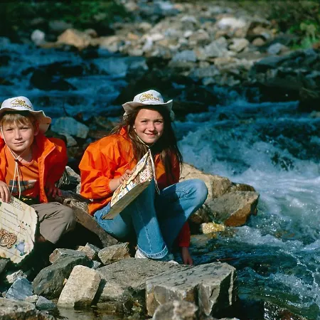 別荘 Holiday Home In Gmuend With Garden Gmünd